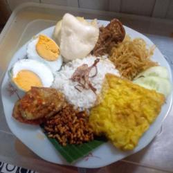 Nasi Uduk Telur Asin