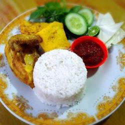 (1a) Teh Manis, Nasi, Ayam Goreng, Tahu, Tempe, Lalapan, Sambal