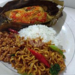 Nasi Pepes Mie Goreng  Tempe Orek