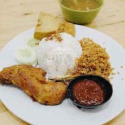 Nasi Uduk Sayap Kremes