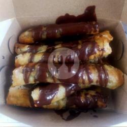 Choco Cheese Berry Crispy Roll