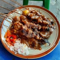 Sate Telor Kulit 5 Tusuk   Lontong