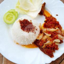 Paket Uduk Ayam Penyet Sambal Terasi Bawang