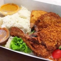 Nasi Pecal Ayam Tahu Tempe Lalapan Sambal