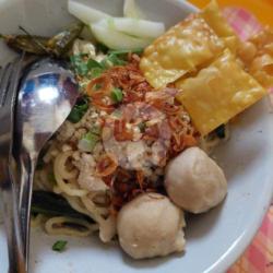 Mie Pangsit Pentol