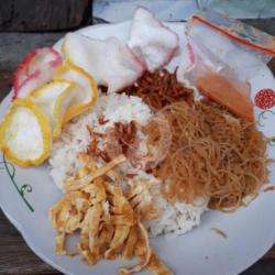 Nasi Uduk Telor Dadar Iris (bihun)