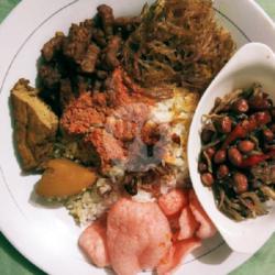 Nasi Uduk   Semur Tahu Kentang   Ikan Teri Goreng