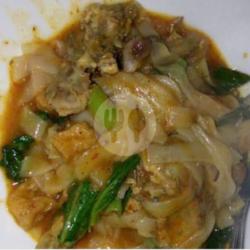 Kwetiaw Goreng Campur Tulang