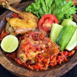 Nasi Sambel Lalapan Ayam Tahu Tempe Komplit