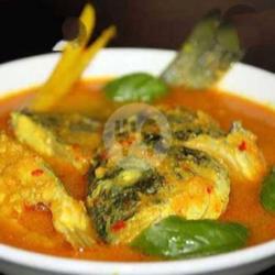 Pindang Ikan(nila) Daun Kemangi Irisan Tomat