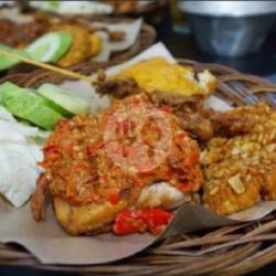 Paket Komplit Family Ayam Gepuk   Teh Es