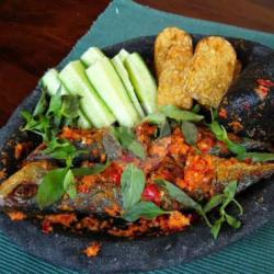 Ikan Mas   Sambal   Kol Goreng  Lalapan