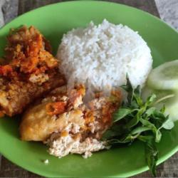 Nasi Tahu / Tempe Penyet