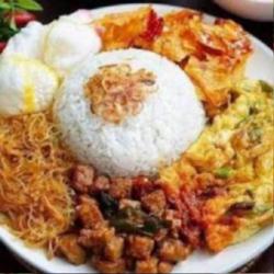 Nasi Uduk Telur Dadar