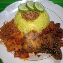 Nasi Kuning Ayam Goreng, Bihun   Orek Tempe   Kentang Balado