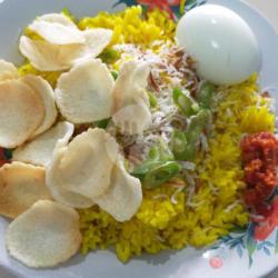 Nasi Kuning Telur