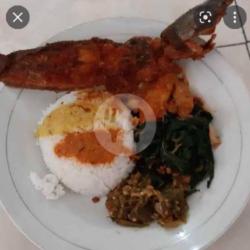 Nasi Ikan Lele Balado Merah Komplit