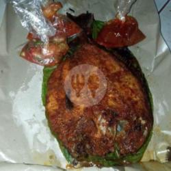 Ikan Bakar Baronang Spesial (bakar Daun)