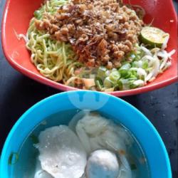 Mie Hijau  Pangsit Rebus