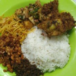 Nasi Gurih Serundeng Ayam Goreng