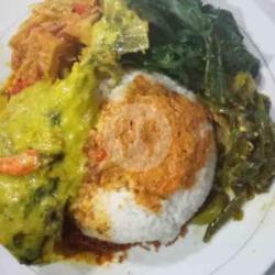 Nasi Gulai Ikan Tongkol Komplit