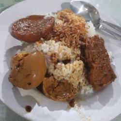 Nasi Uduk Tahu Tempe Semur