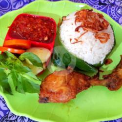 Nasi Uduk Ayam Goreng