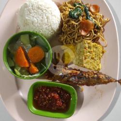 Nasi Campur Ikan Cakalang Goreng Tepung