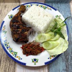 Lalapan Bebek Bakar