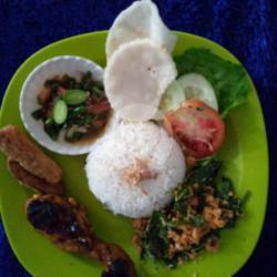 Ayam Bakar Pecak Urap