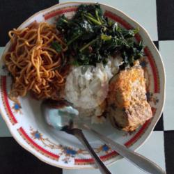 Nasi Tongkol   Sayur 2 Macam