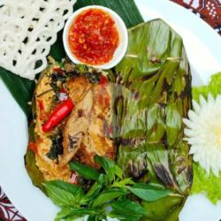 Nasi Bakar Tuna Pedas