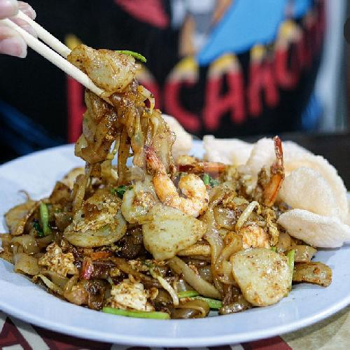 Kwetiau goreng seafood Pak Tiam