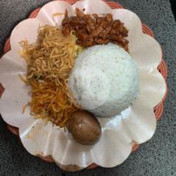 Nasi Uduk Telur Semur