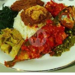 Nasi Ikan Kembung Goreng Balado
