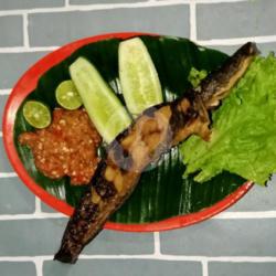 Pecel Lele Sambal Mentah Segar