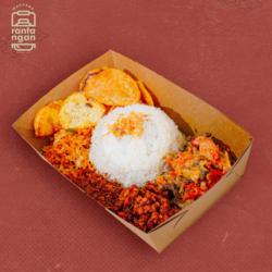 Nasi Campur Komplit Oseng Daging Mercon