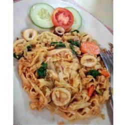 Kwetiau Seafood ( Udang   Cumi )