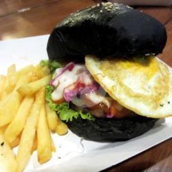 Black Burger Chiken Crispy Telor Mozarella