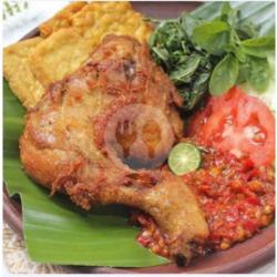 Lalapan Ayam Goreng