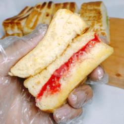 Roti Bakar Durian   Strawberry