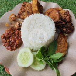 Nasi Penyetan Ayam