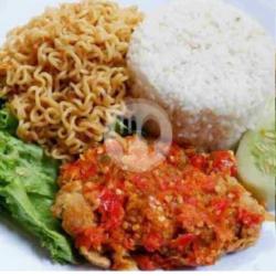 Nasi Ayam Geprek   Indomi Goreng