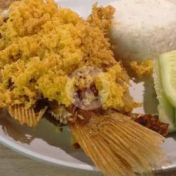 Nasi Ikan Nila Goreng Kremes