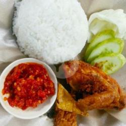 Ayam Goreng   Nasi   Tempe   Sambel   Air Mineral