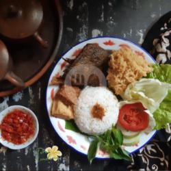 Nasi Bebek Goreng Kremes