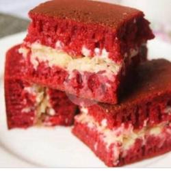 Red Velvet Terbul Keju Kacang