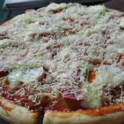 Pizza 4 Toping Sosis Ayam, Smokebeef, Bakso Ikan, Jamur