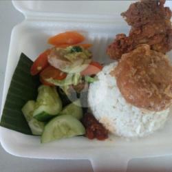 Nasi Putih   Ayam Goreng   Perkedel   Capcay / Buncis / Pare   Sambal   Lalap