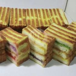 Roti Bakar Stawberry Nanas